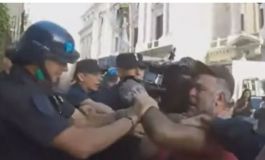 Agresión al camarógrafo en el Congreso: analizan sancionar a varios jefes de la PFA