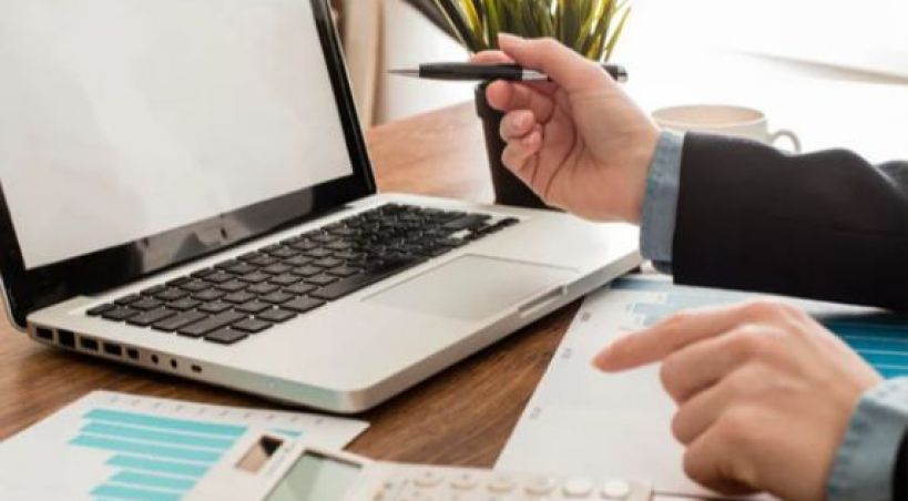 El Gobierno reformó el sistema de garantías para PyMEs en operatorias con dólares y firma de contratos