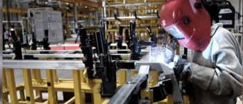 Gobierno modifica por decreto la reglamentación de la reforma laboral y excluye tope clave