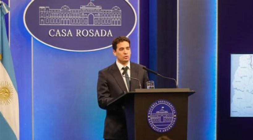 A contramano de la línea oficial, Ravier confirmó que Oria suplantó a Caputo al frente de la comunicación