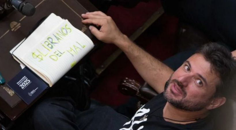 El exabrupto de Grabois en la sesión: &ldquo;Milei dice que salió el sol mientras llueven soretes&rdquo;